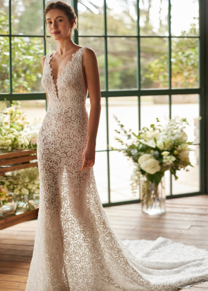 Ivory Lace Allover V Back Boho Chic Wedding Dress